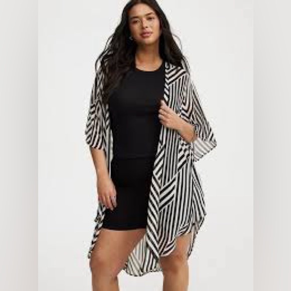 torrid Other - Torrid Black and White High Low Kimono